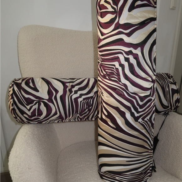 2 Vintage Versace Pillows - Picture 11 of 11